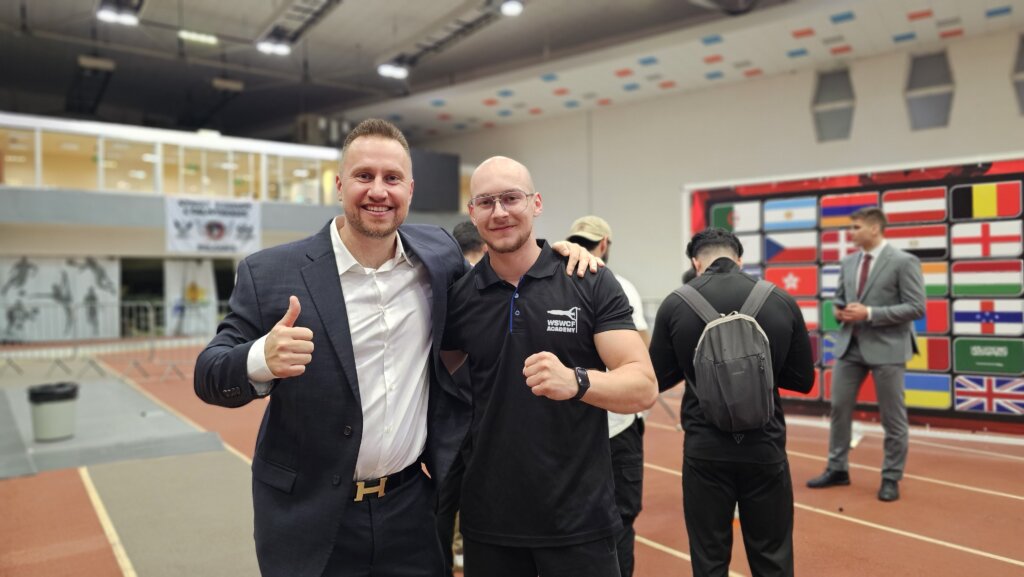 tréner Dominik so zakladateľom svetovej streetworkoutovej federácie Mārisom Šlēziņšom